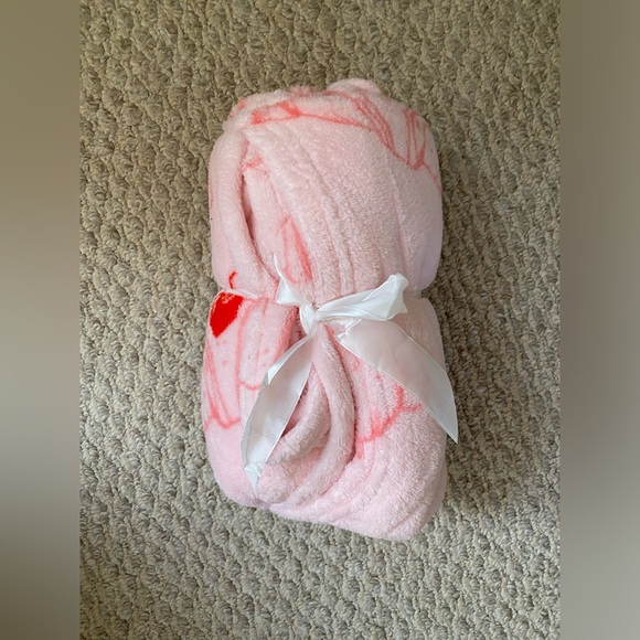 🥐🥐🥐🥐 CHERRY CROISSANT BLANKET THROW PINK BLANKET NEW 🍒🍒🍒🍒 - Picture 5 of 6